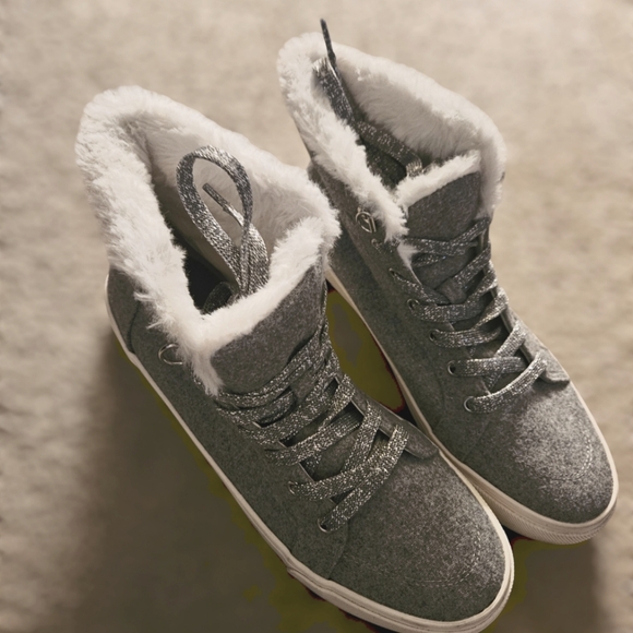 Old Navy High top sneakers with fur trim (7) - Picture 2 of 8